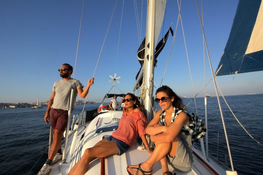 Lisbon: Sailing Tour with Wine and Snacks - Key points at a glance