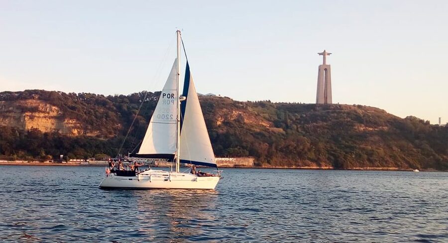 Lisbon: Sailing Tour with Wine and Snacks - Turning toward Christ the King