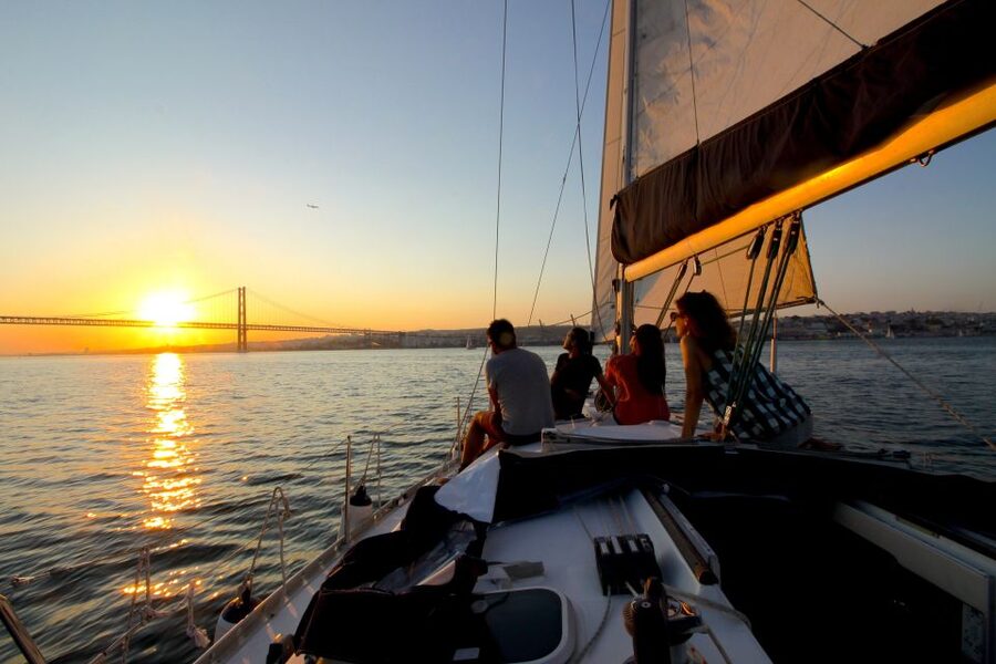 Lisbon: Sailing Tour with Wine and Snacks - Leaving Alcântara for Commerce Square
