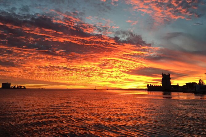 Lisbon: Sunset Sailing with Portuguese Wine and History - Why this sunset sail works so well in Lisbon