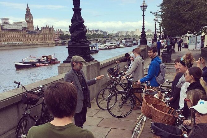London Bike Tour: Landmarks, Secret Gems, Pub Stop & Street Art - Why this bike tour works so well in London