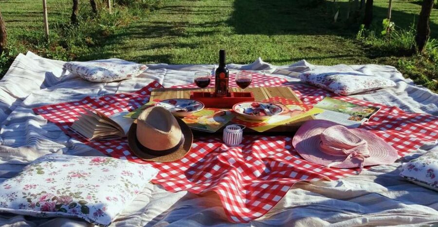 Lucca: Picnic Lunch at a Vineyard by Bike - The Serchio River route