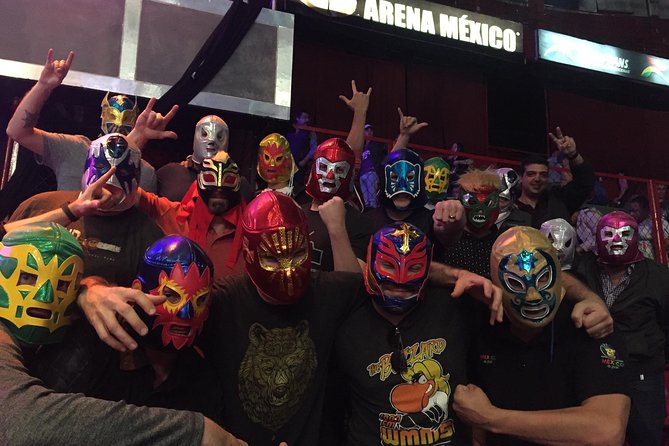 Lucha Libre Tour and Mezcal Tasting in Mexico City - The walk from Centro to Arena México