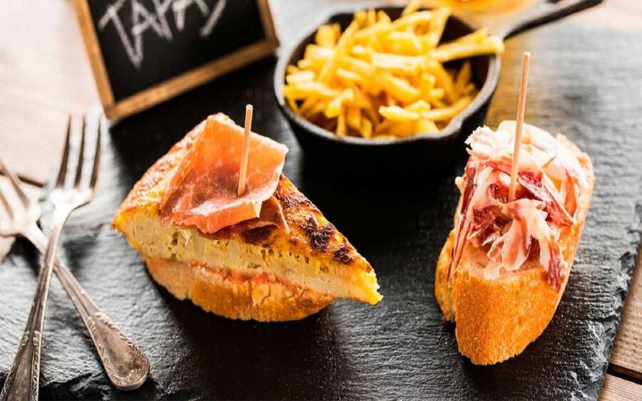 Madrid: Old Madrid Walking Food and Wine Tour - First tastings: Madrid on a plate