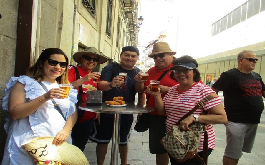Madrid: Old Madrid Walking Food and Wine Tour - Three or four bars, with local context
