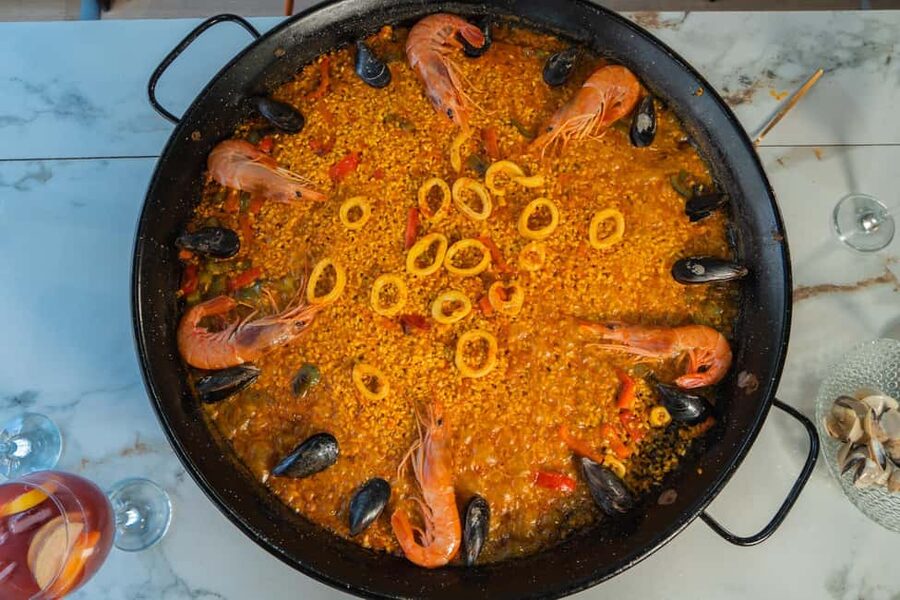 Madrid: Paella & Sangria Classes – Seafood, Chicken or Vegan - A cooking class built around the paella pan