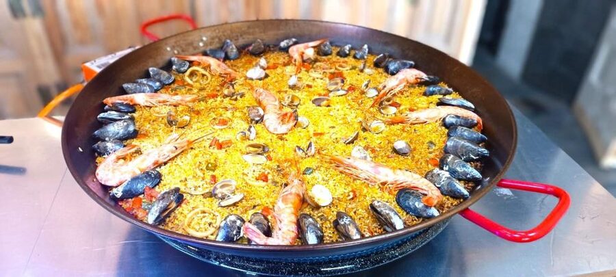 Madrid: Paella & Sangria Classes – Seafood, Chicken or Vegan - Sitting down to eat what you made