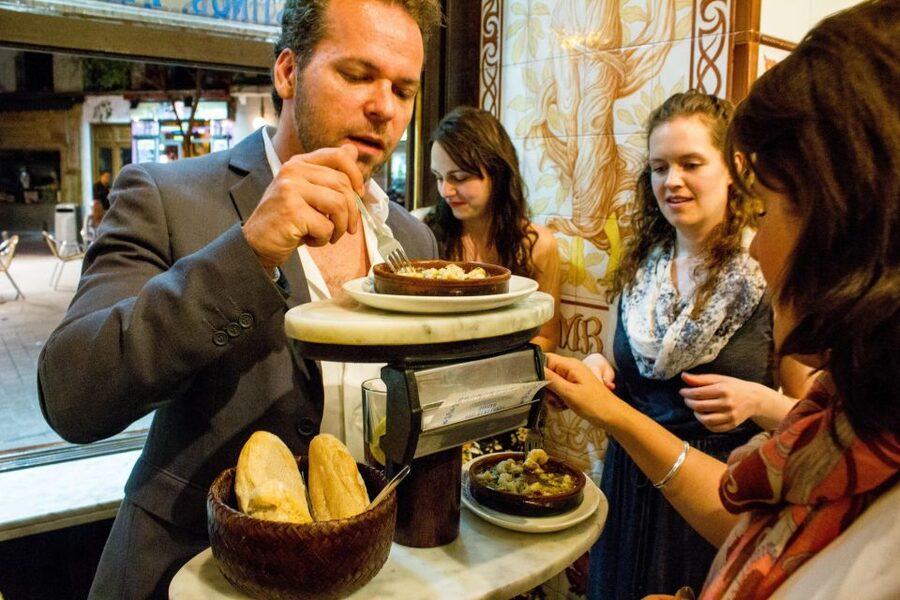 Madrid: Tapas & Wine Tasting Tour with Local Guide - Why the drink plan works