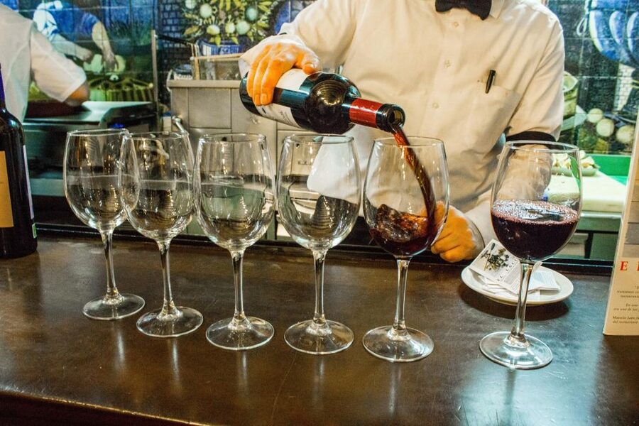 Madrid: Tapas & Wine Tasting Tour with Local Guide - El Madrid de los Austrias and the final stop