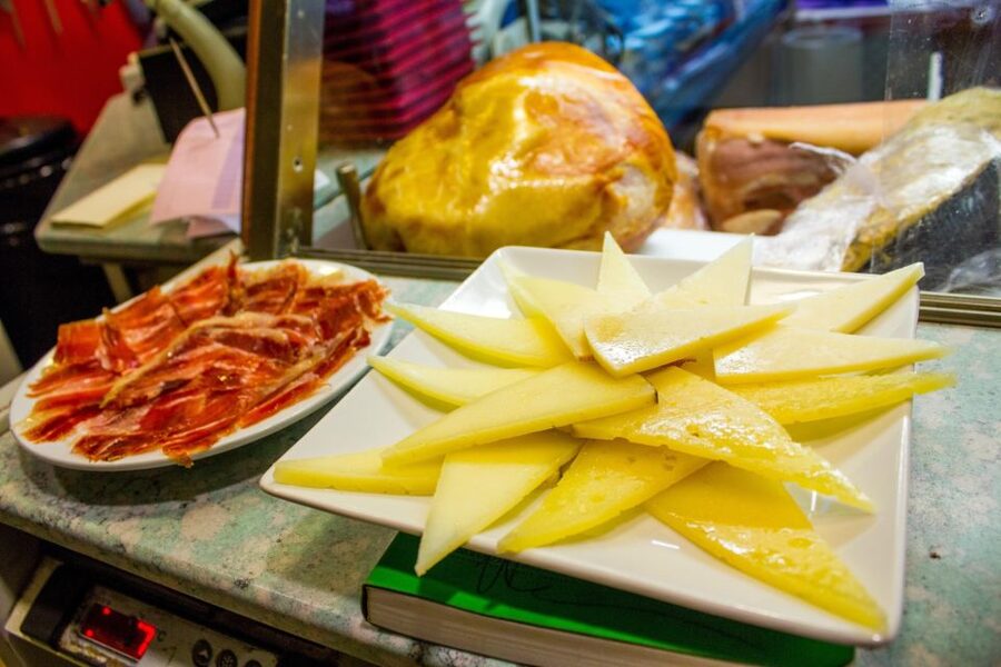Madrid: Tapas & Wine Tasting Tour with Local Guide - How much food do you really get?