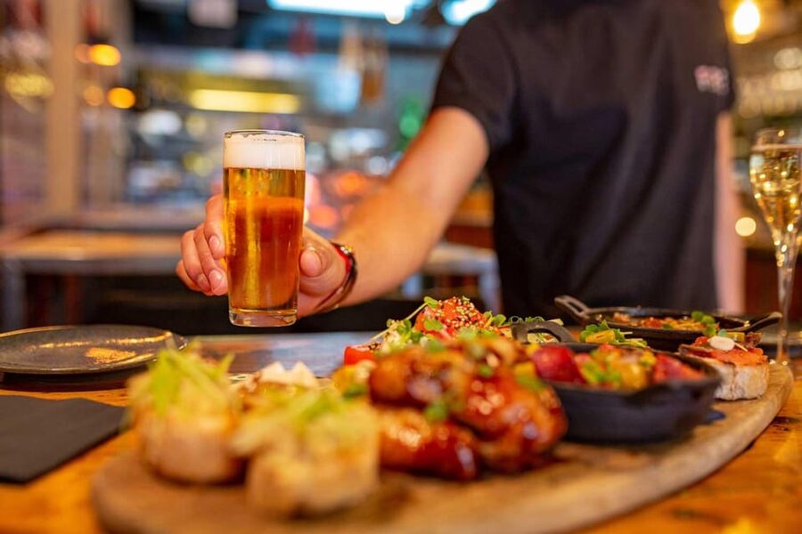 Madrid: Tapas & Wine Tour with Visit to a Rooftop - The walk to Callao and the rooftop reward