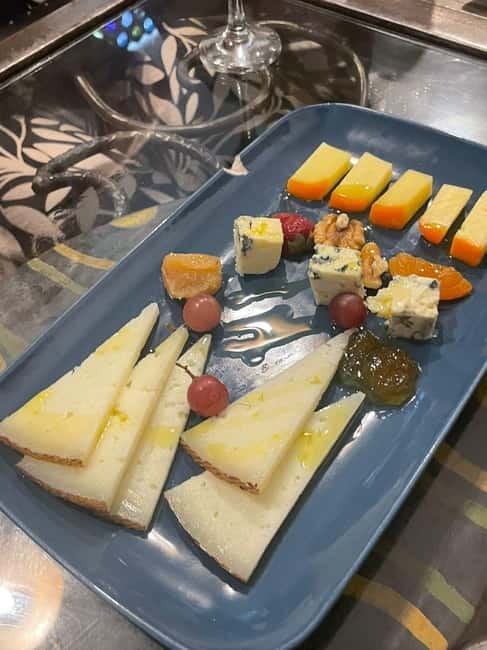 Madrid: Tapas & Wine Tour with Visit to a Rooftop - What you actually eat and drink