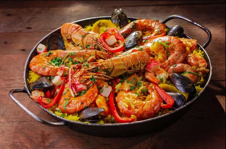 Malaga: PREMIUM TAPAS TOUR Paella, Tapas, Winery & Flamenco - Starting with wine at Antigua Casa de Guardia
