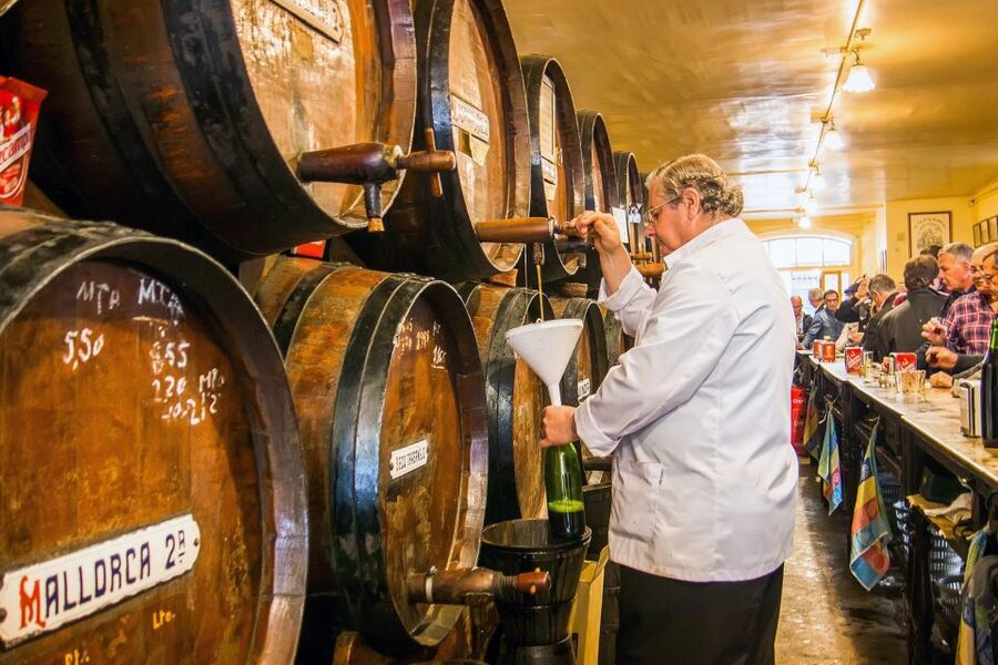 Malaga: PREMIUM TAPAS TOUR Paella, Tapas, Winery & Flamenco - Why the walking and eating work together