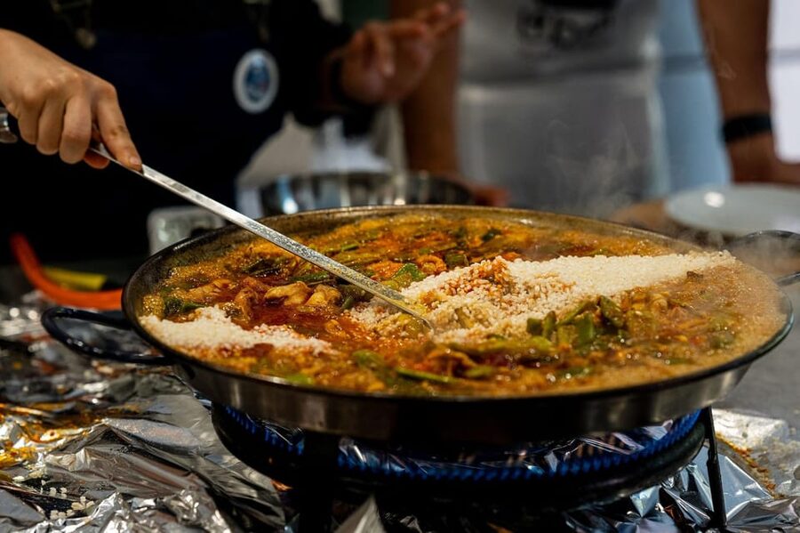 Málaga: Spanish Cooking Workshop with Paella and Sangria - Who should book this cooking class?