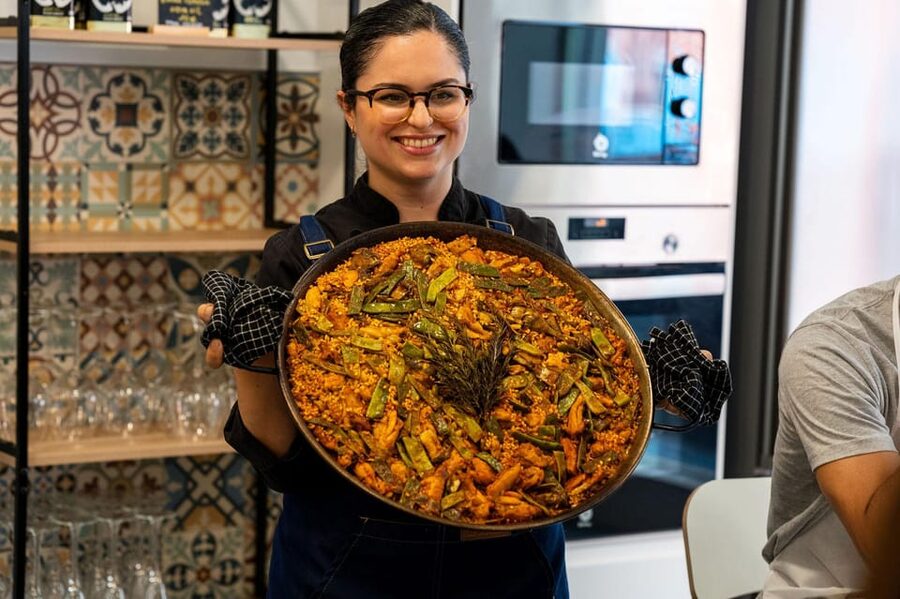 Málaga: Spanish Cooking Workshop with Paella and Sangria - Meeting Laura and Diego