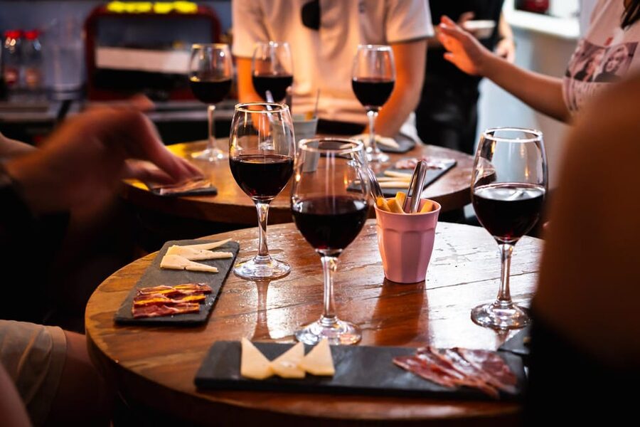 Malaga: Wine and Tapas Tour with Tastings and Drinks - Walking through Malaga between plates