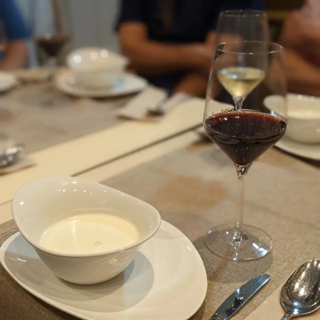 Málaga: Wine & Tapas Tour - Iberian ham and the everyday Spanish shop