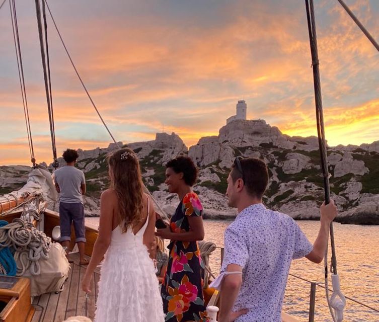 Marseille: Frioul Islands Sunset Cruise with Cocktail Dinner - Setting out from Marseille’s Old Port