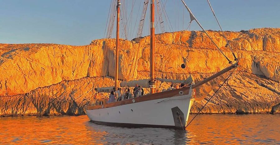 Marseille: Frioul Islands Sunset Cruise with Cocktail Dinner - Finding a quiet cove in the Frioul Islands