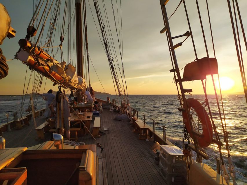 Marseille: Frioul Islands Sunset Cruise with Cocktail Dinner - Who should book this sunset cruise?