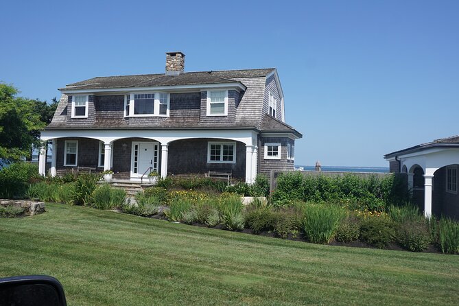 Martha's Vineyard Day Trip with Optional Island Tour from Boston - The 45-minute ferry to Oak Bluffs