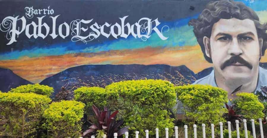 Medellín: Pablo Escobar Tour with beer included - Starting at Poblado Park