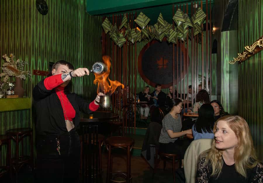 Melbourne: Hidden Bar and Cocktail Tour - Walking Melbourne’s lanes without overdoing it