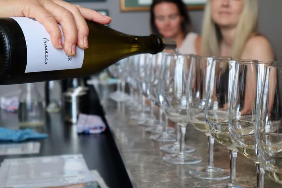 Melbourne: Yarra Valley Half-Day Wine Tour - Payten & Jones keeps the middle stop informal