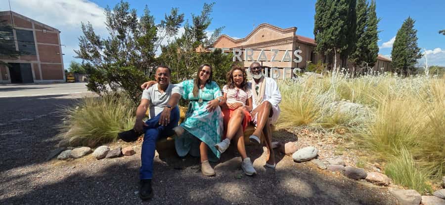 Mendoza: Top Wineries Guided Tour with Transportation - Second stop: the value of seeing a different scale