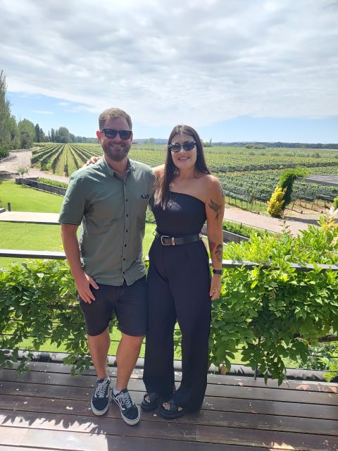 Mendoza: Top Wineries Guided Tour with Transportation - What the guides add to the day