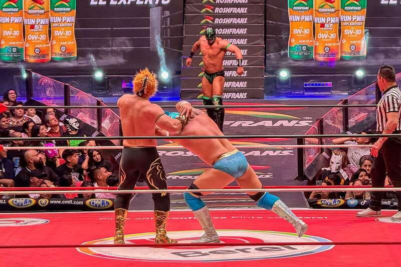 Mexico City: Lucha Libre Show, Walking Tour & Tequila - Taking the Metrobus to the Arena