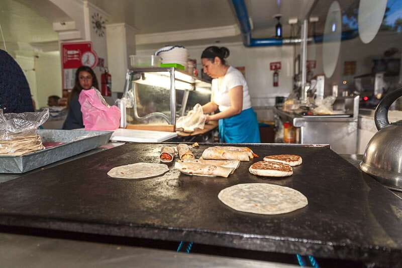 Mexico City: Tacos & Mezcal Night Food Tour - El Califa de León and the Michelin-starred street taco