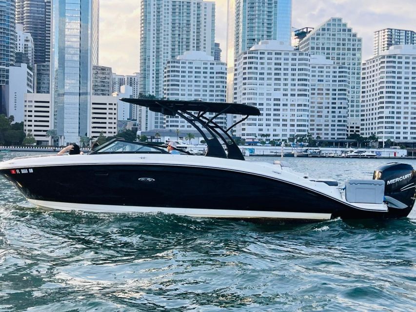 Miami: Guided Boat Tour with Champagne - Star Island mansions and Fisher Island views
