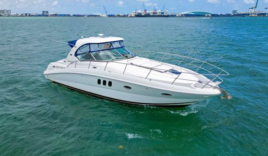 Miami: Private Yacht Cruise with Champagne - How the captain shapes the two hours
