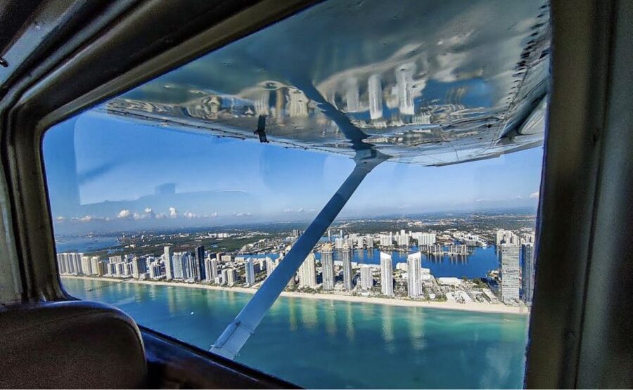 Miami: Romantic 1-Hour Private Flight Tour with Champagne - The non-alcoholic Champagne toast