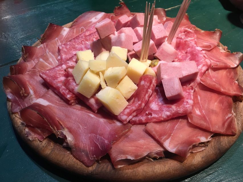 Milan’s Full-Meal Gourmet Food Tour - More Than Tastings - Via Dante and the gourmet pizza stop