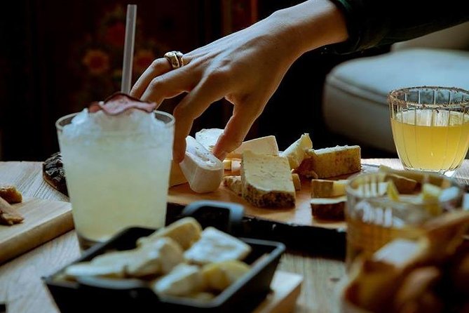 Milan: Sunset Navigli Food & Drinks Tour by Do Eat Better - Stop five: gelato along Naviglio Grande