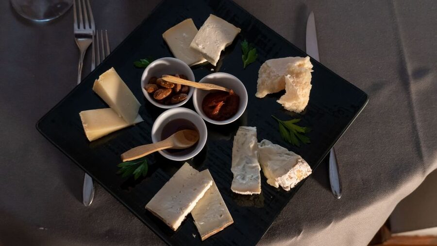 Milan: Wine Tasting Experience in the City Centre - Starting with three Italian wine styles