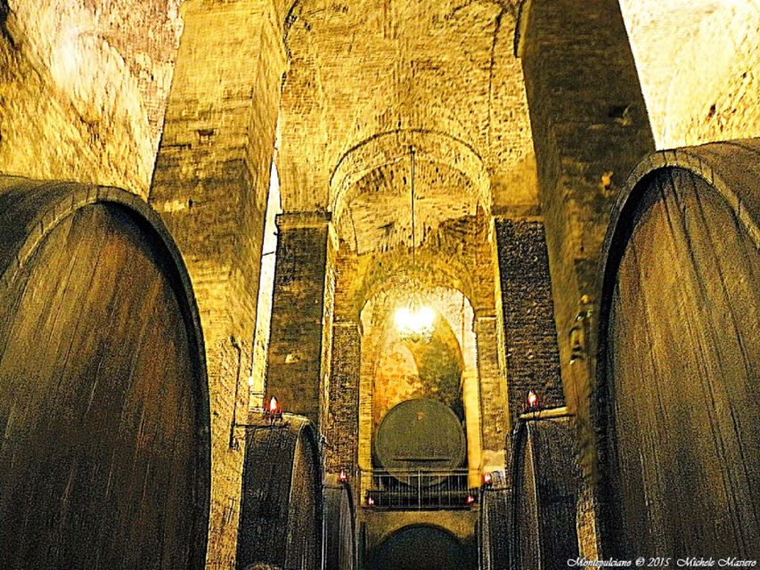 Montepulciano: Wine Tasting and Cellar Tour - Finding the cellar in Montepulciano’s old center