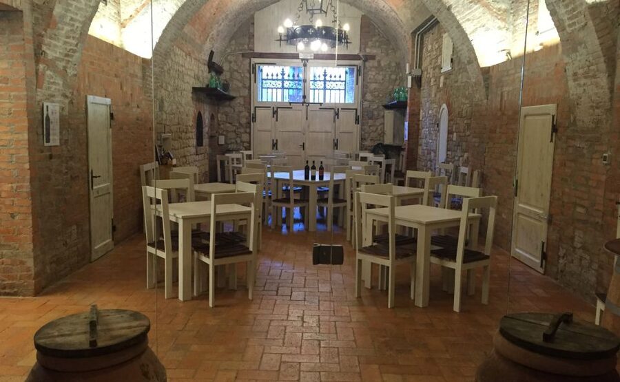Montepulciano: Wine Tasting & Lunch in a Typical Winery - What the 1.5-hour experience is really like