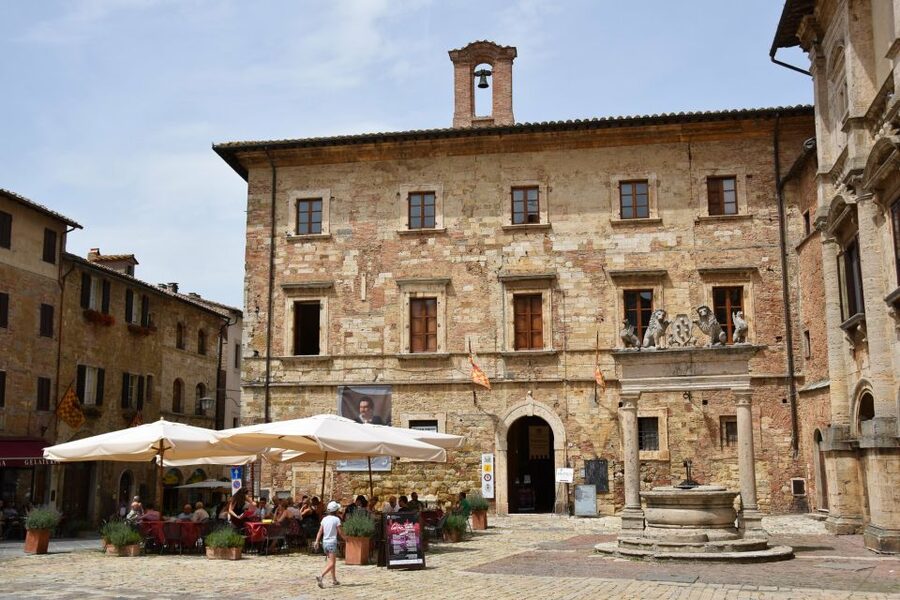 Montepulciano: Winery Tour and Tasting - The cellar’s many past lives