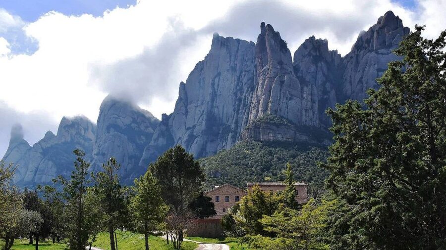 Montserrat & Cava Wineries Day Trip from Barcelona w/ Pickup - Three cavas with tapas