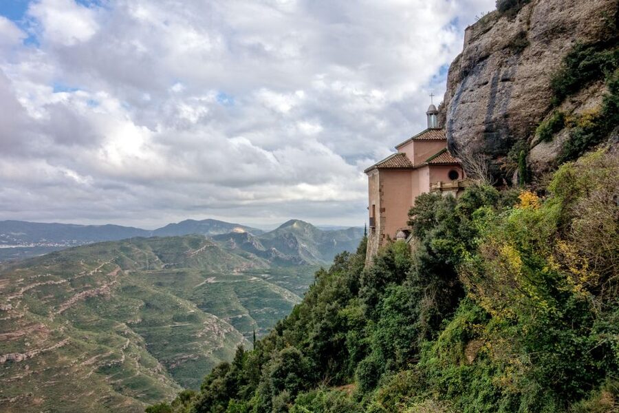 Montserrat & Cava Wineries Day Trip from Barcelona w/ Pickup - How the small-group setup affects the day