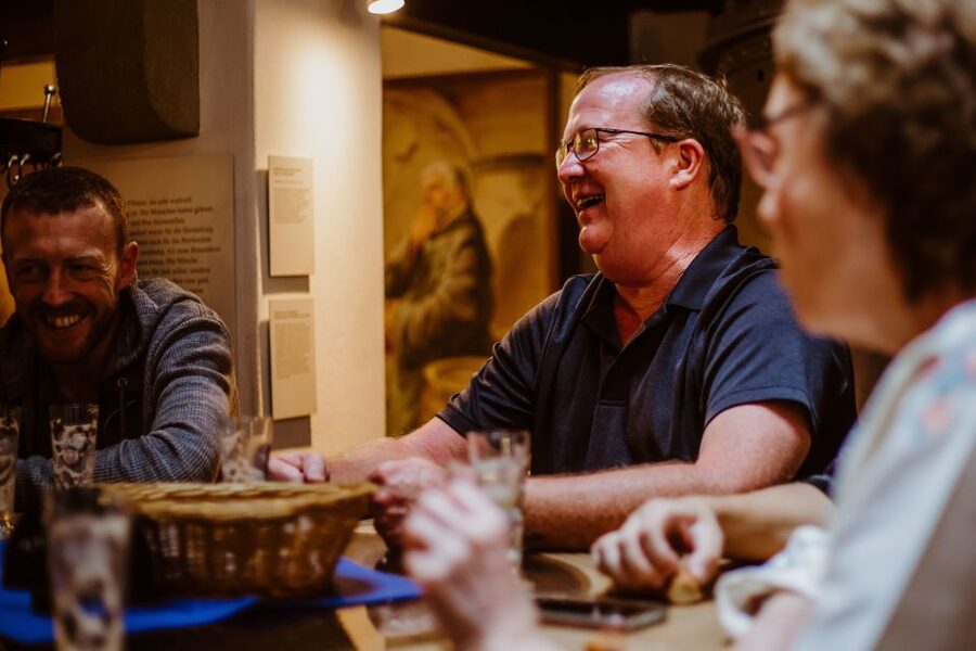 Munich: Beer and Food Tour with Dinner & Oktoberfest Museum - Beer tastings with Bavarian food