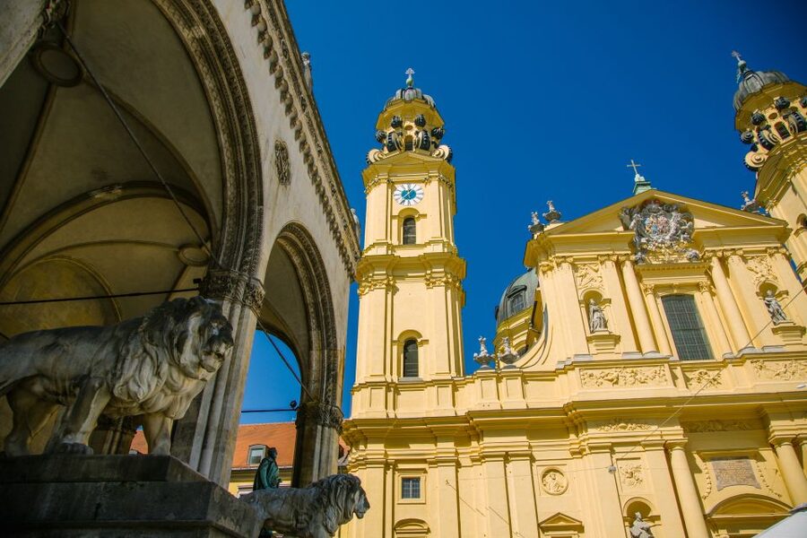 Munich: Bike Tour with Beer Garden Break - Guides, bikes, and the feel of the group