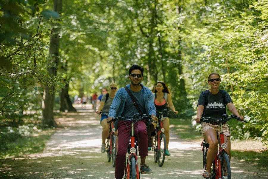 Munich: Bike Tour with Beer Garden Break - Siegestor, Odeonsplatz, and the Residenz