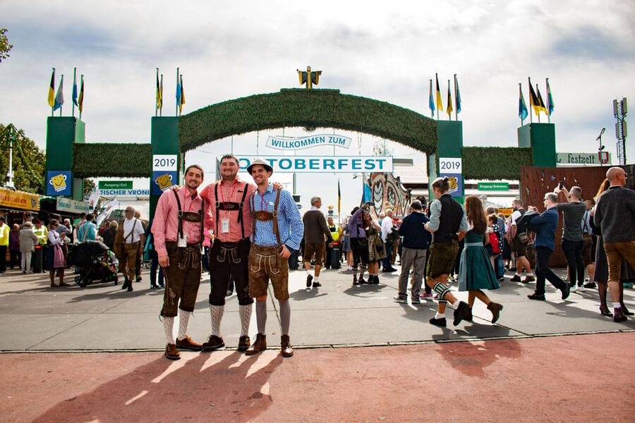 Munich: Oktoberfest Tour with Tent Reservation, Food & Beer - Who should book this Oktoberfest tour