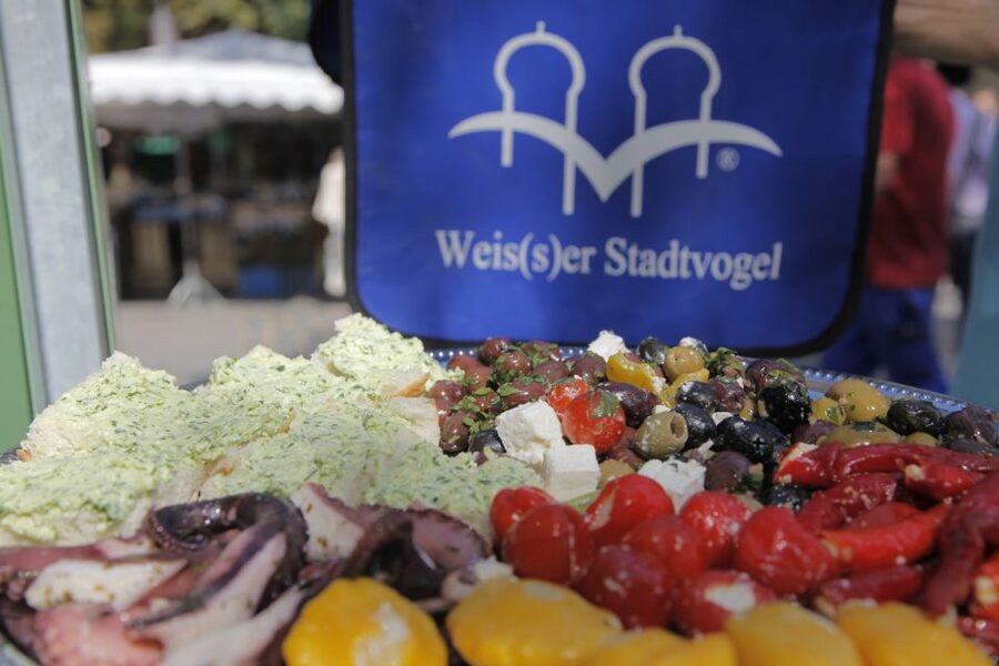 Munich: Viktualienmarkt Food Tasting Tour in German - Why Viktualienmarkt is a smart place for a food tour