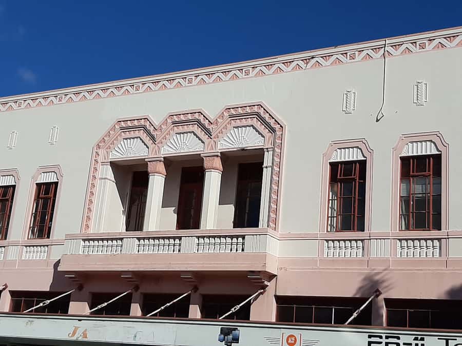 Napier: Art-Deco + Te Mata Peak+ Garden Walk + Wine Tasting - Bluff Hill puts your ship in the picture
